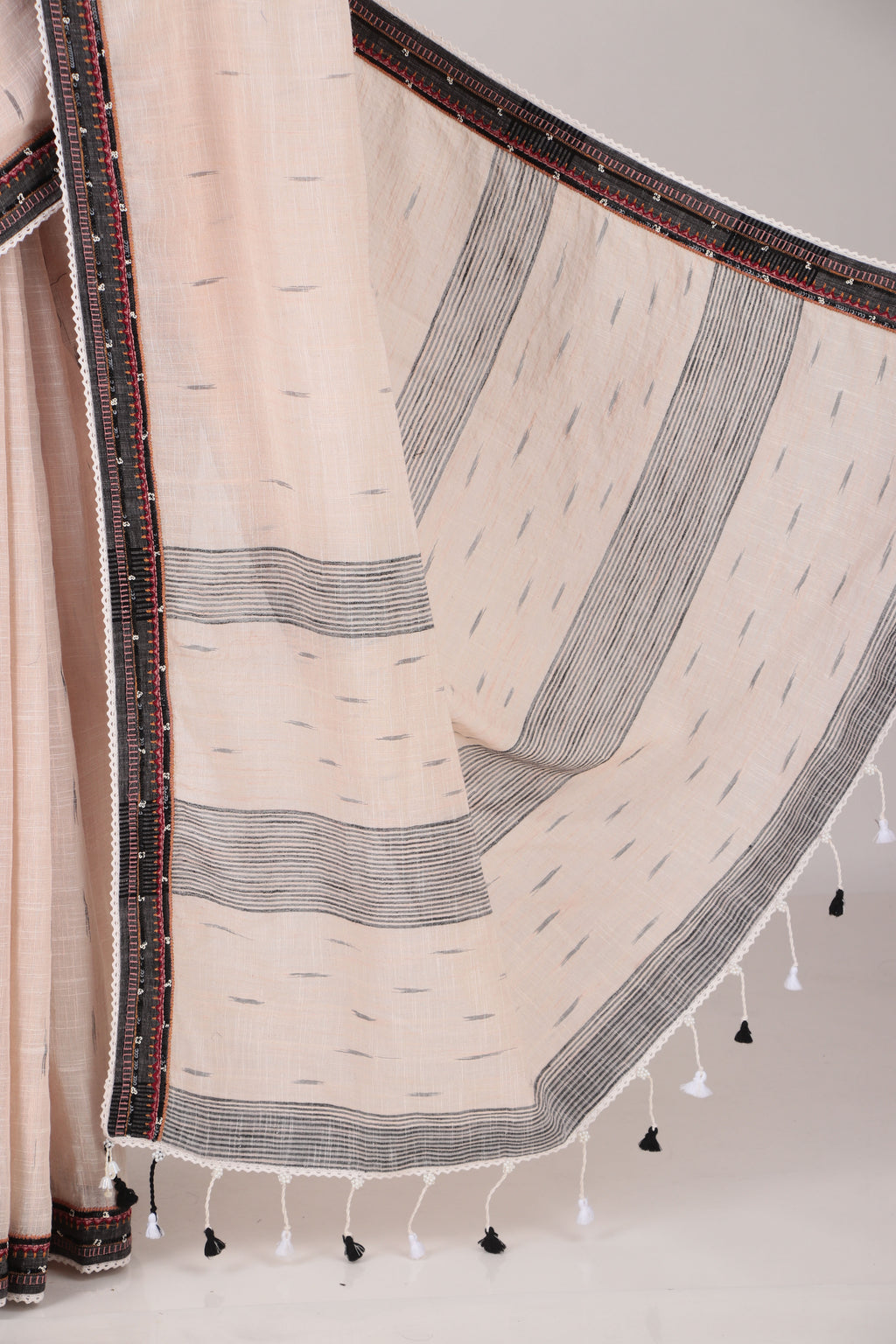 SAHAJ light beige/ecru Saree