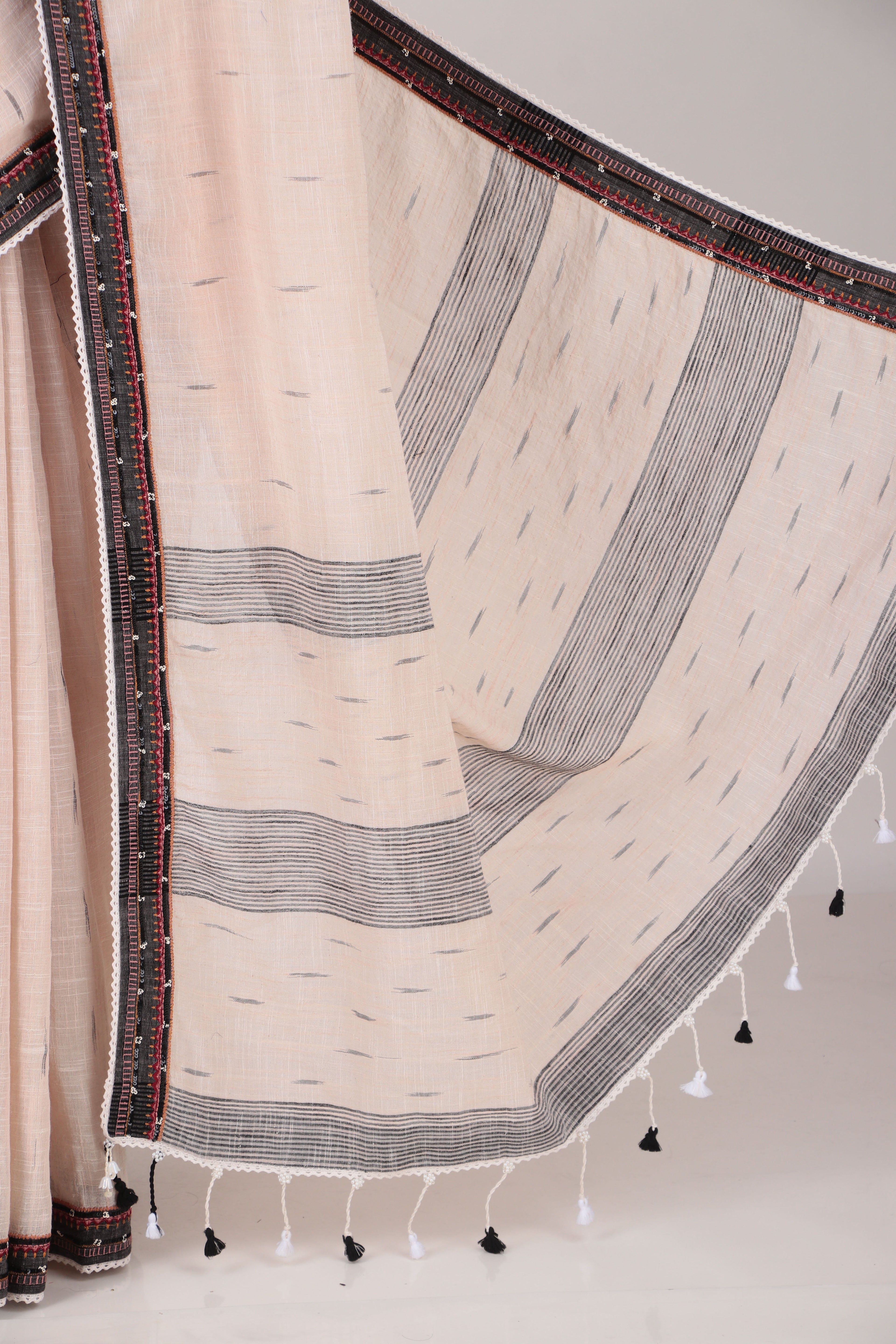 SAHAJ light beige/ecru Saree