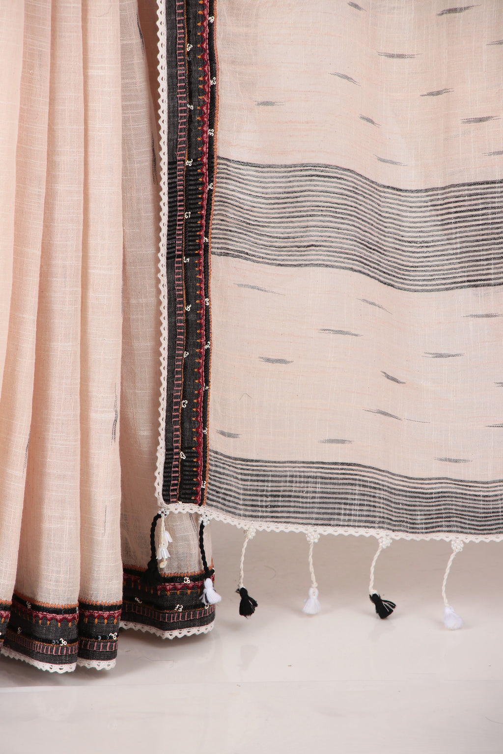 SAHAJ light beige/ecru Saree