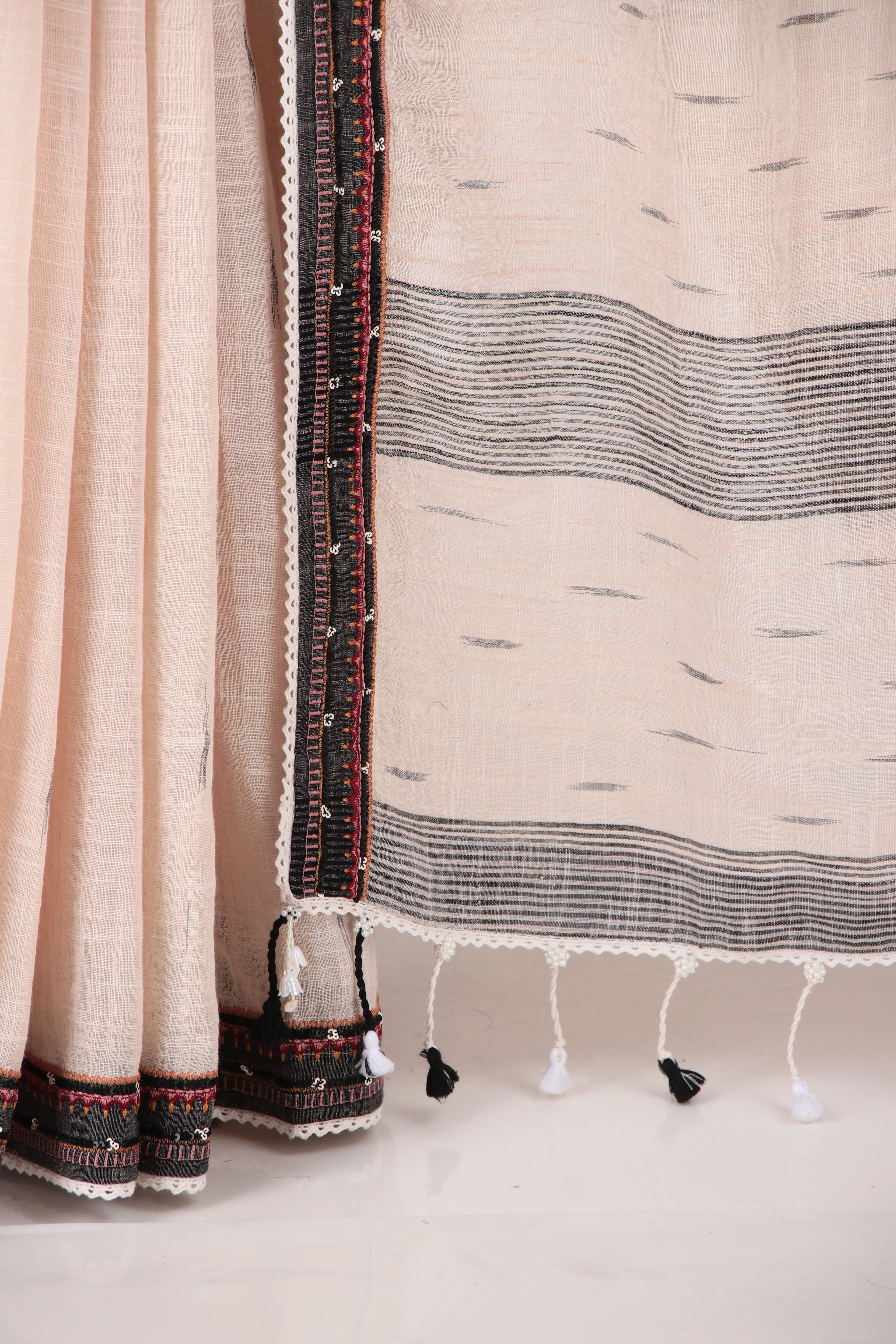 SAHAJ light beige/ecru Saree